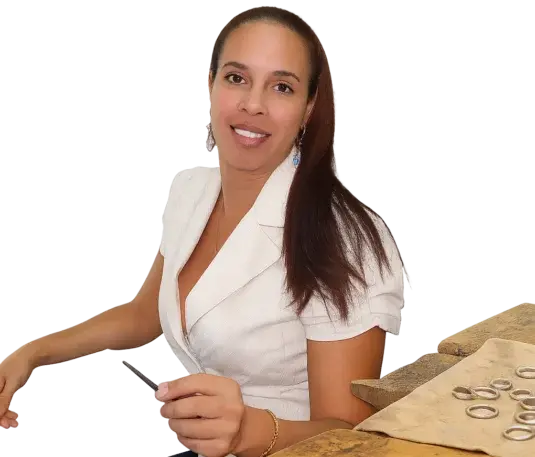 Yonafar Cárdenas, artesana joyera